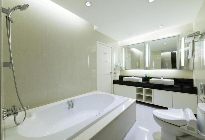 3 Bedroom Suite, Centre Point Chidlom