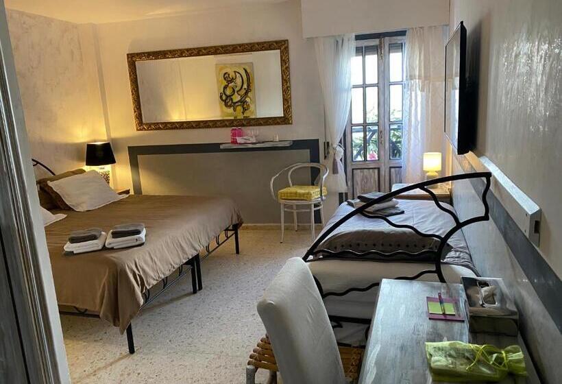 اتاق استاندارد سه نفره, El Chili Boutique