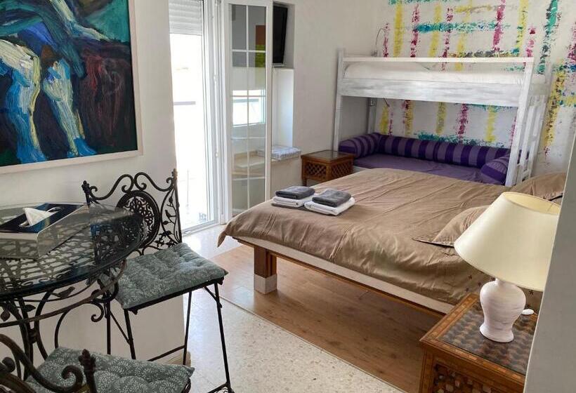 اتاق استاندارد چهارنفره با بالکن, El Chili Boutique