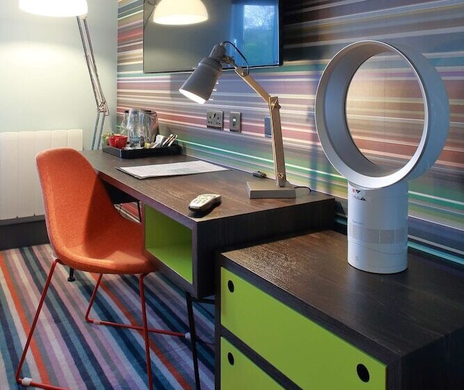 Семейный Номер, Village Hotel Manchester Cheadle
