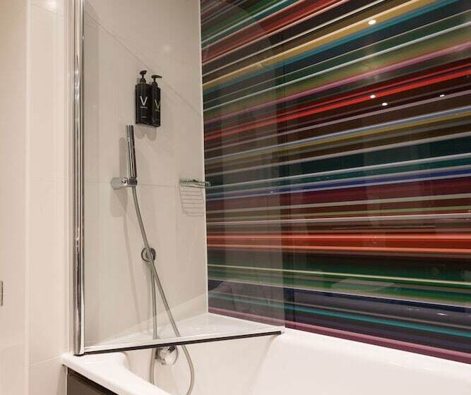 Номер Клуб, Village Hotel Manchester Cheadle