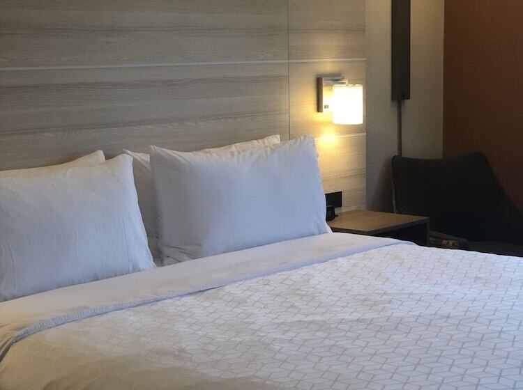 Номер Стандарт 2 Двуспальные Кровати, Holiday Inn Express Fort Bragg, An Ihg