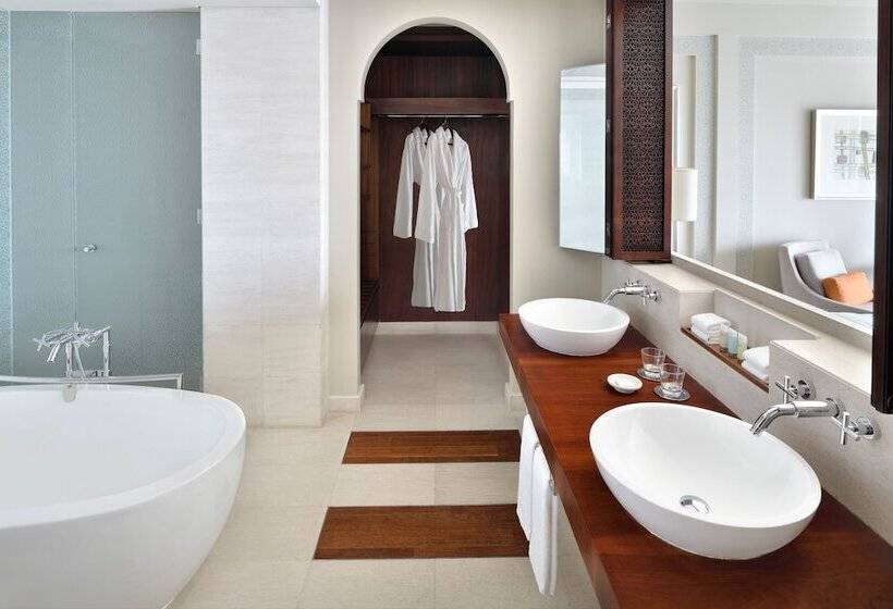 Номер Стандарт Вид на Озеро, Park Hyatt Dubai