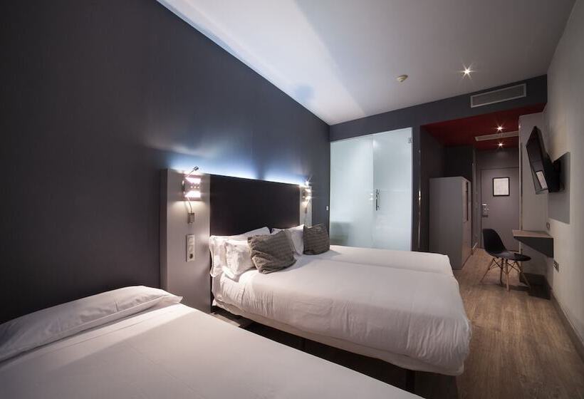 Номер Стандарт Трехместный, Petit Palace Plaza Espana
