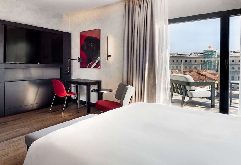 Superior Room with Terrace, Radisson Red Madrid
