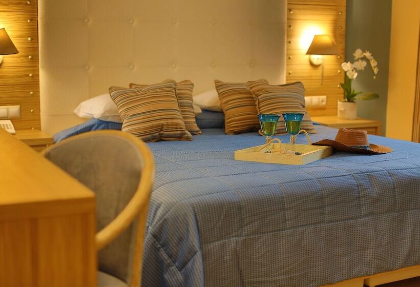 اتاق کلاسیک چهارنفره, Dolphin Bay Family Beach Resort