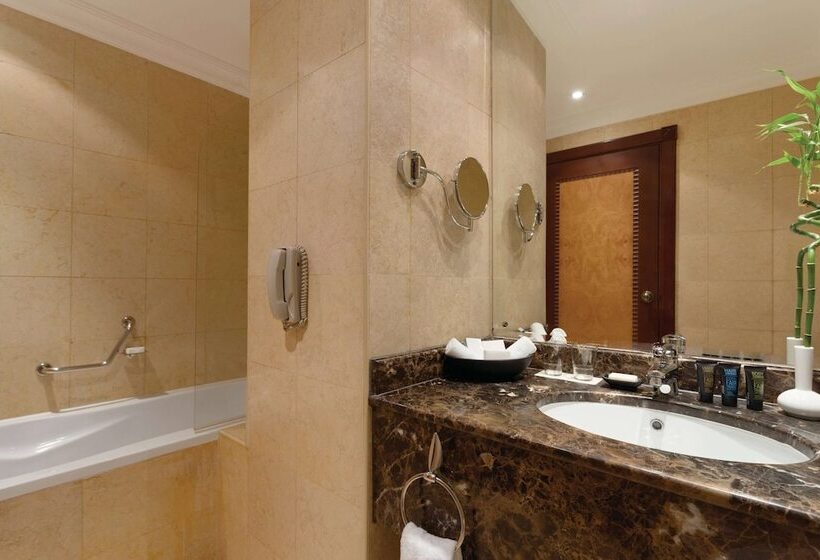 Deluxe Room, Grand Regency Doha, Trademark Collection By Wyndham