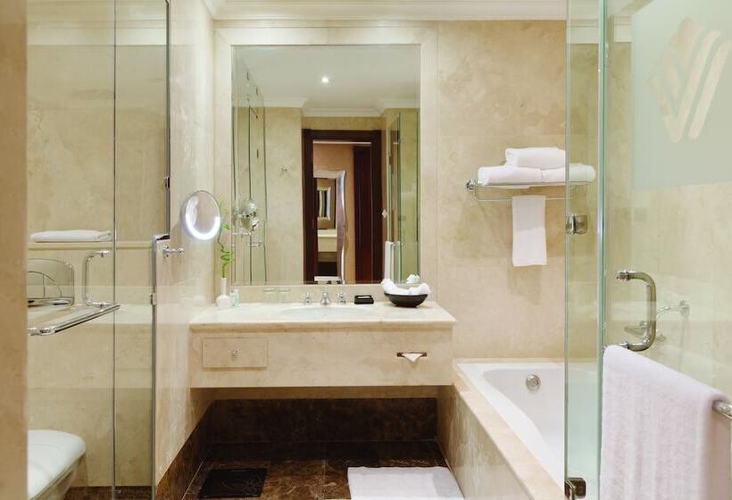 Executive Room, Grand Regency Doha, Trademark Collection By Wyndham