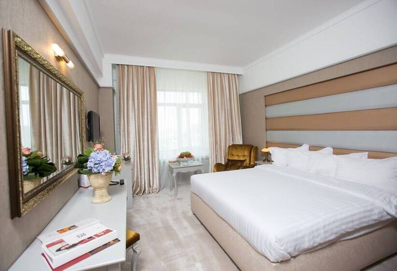اتاق پرمیوم, Phoenicia Grand