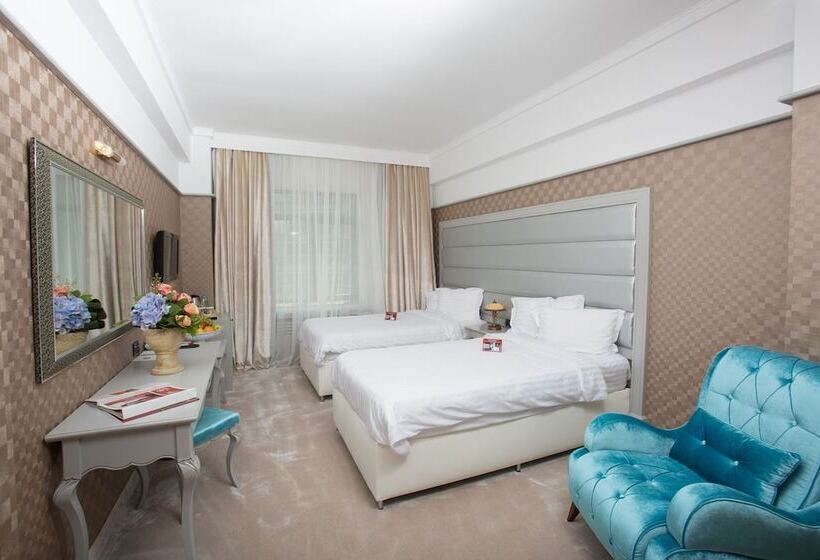 اتاق پرمیوم, Phoenicia Grand