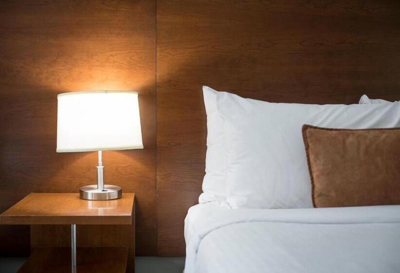 带2个双人床的标准工作室, The Juniper Hotel & Bistro