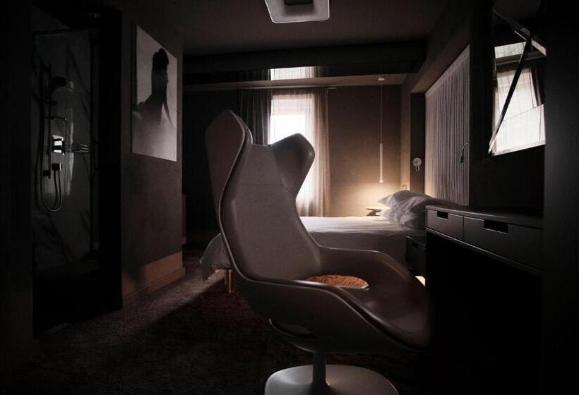 اتاق لوکس یک تخته, Vozdvyzhensky Boutique