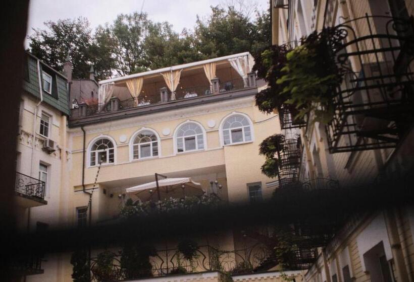 سوییت لوکس, Vozdvyzhensky Boutique