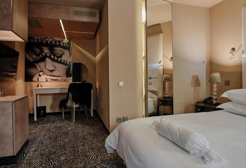سوییت جونیور, Vozdvyzhensky Boutique