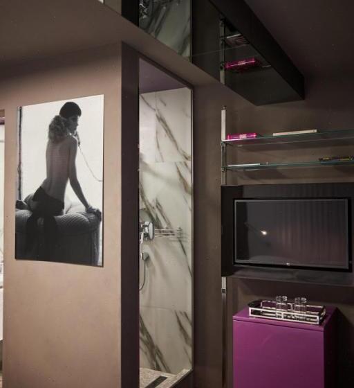 اتاق لوکس یک تخته, Vozdvyzhensky Boutique