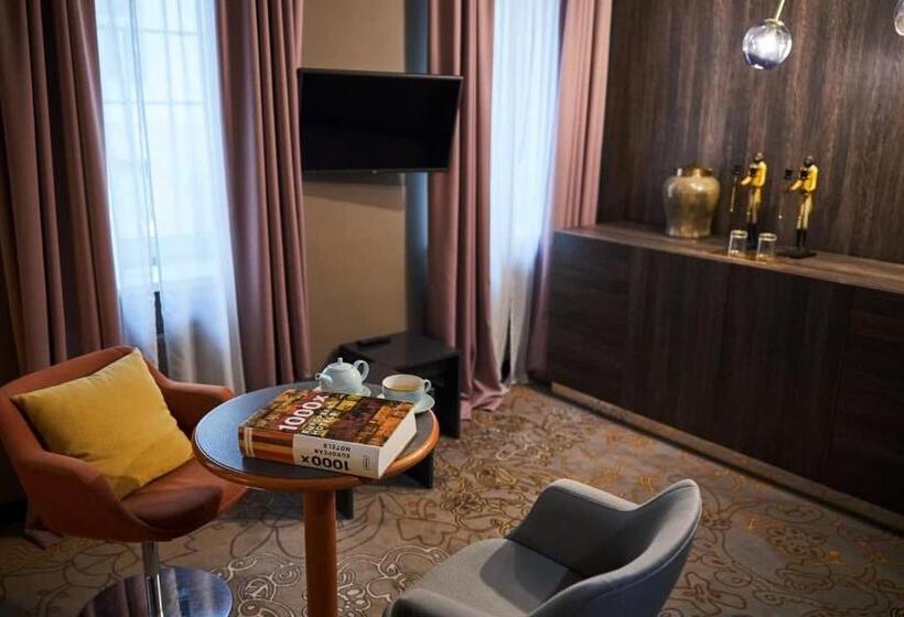 سوییت لوکس, Vozdvyzhensky Boutique