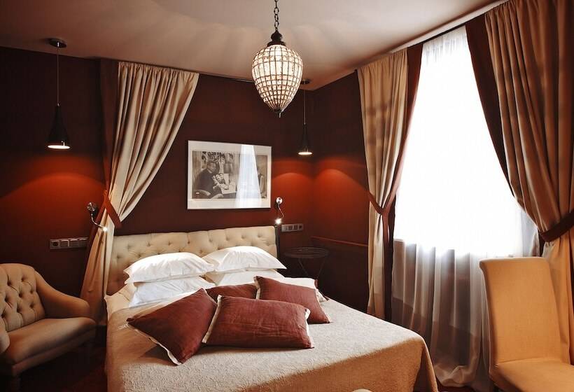 سوییت جونیور, Vozdvyzhensky Boutique