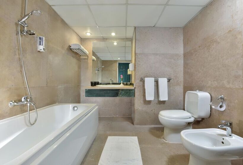 Camera Standard Vista Piscina, Moreno Horizon Spa and Resort