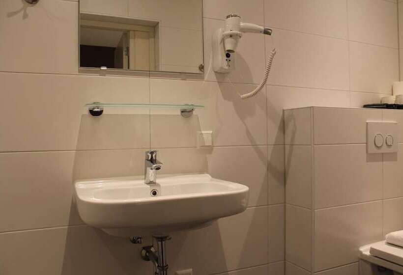 اتاق استاندارد چهار تخته, Aston City