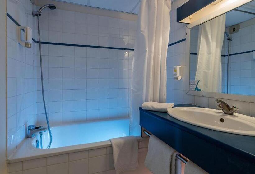 Standard Triple Room with Terrace, Artemia Hôtel