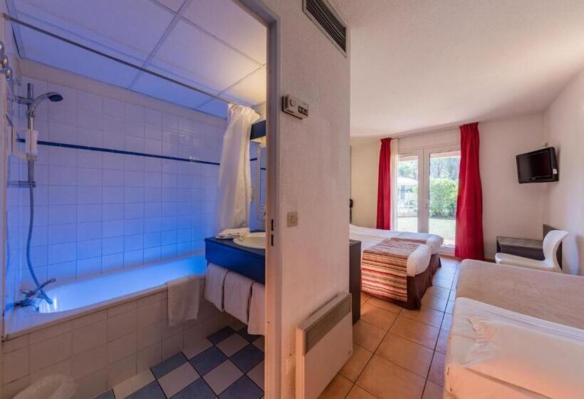 Standard Triple Room with Terrace, Artemia Hôtel