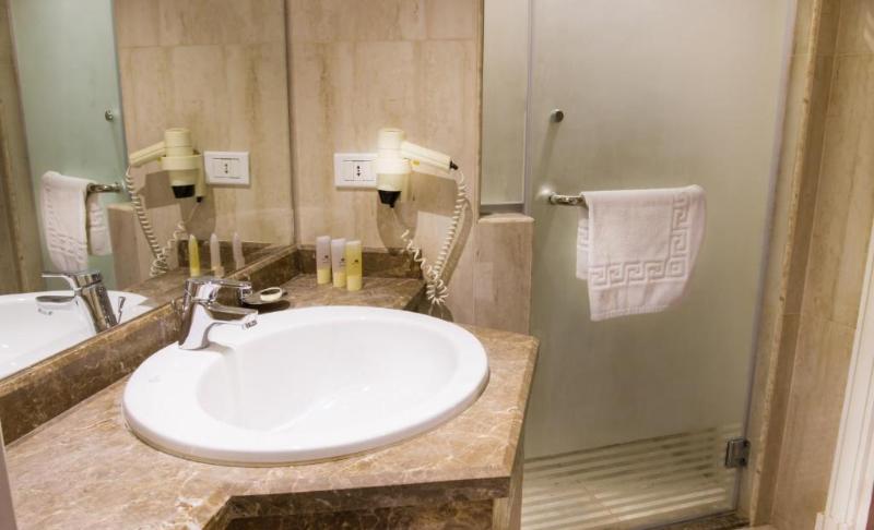 اتاق لوکس, Paradise Inn Beach Resort