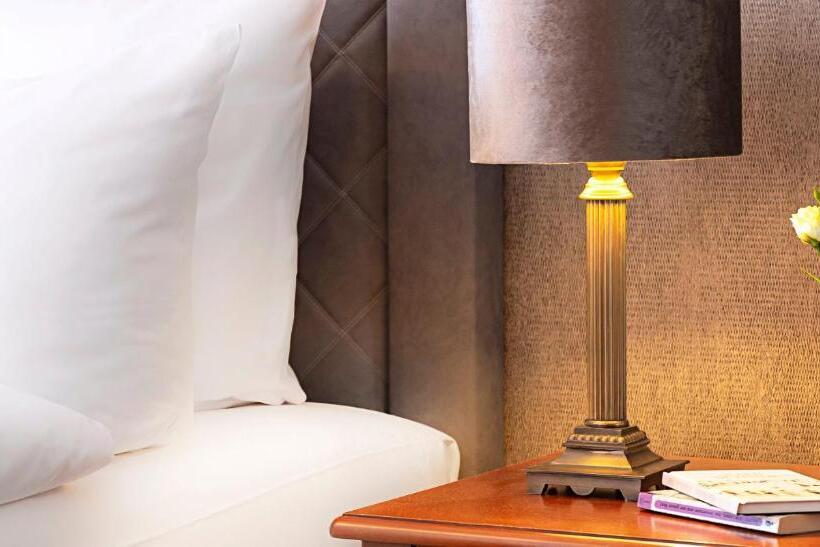 디럭스 주니어 스위트, Victor S Residenz Hotel Berlin Mitte