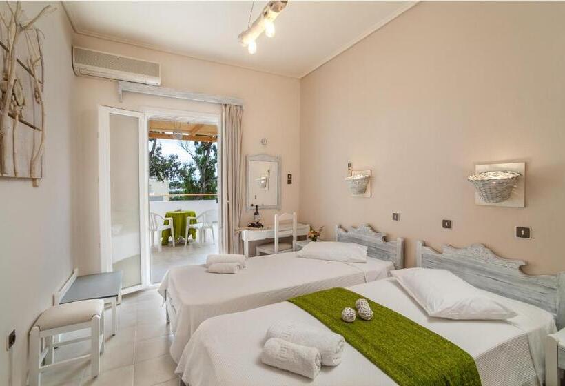 Superior Room with Terrace, Amaryllis