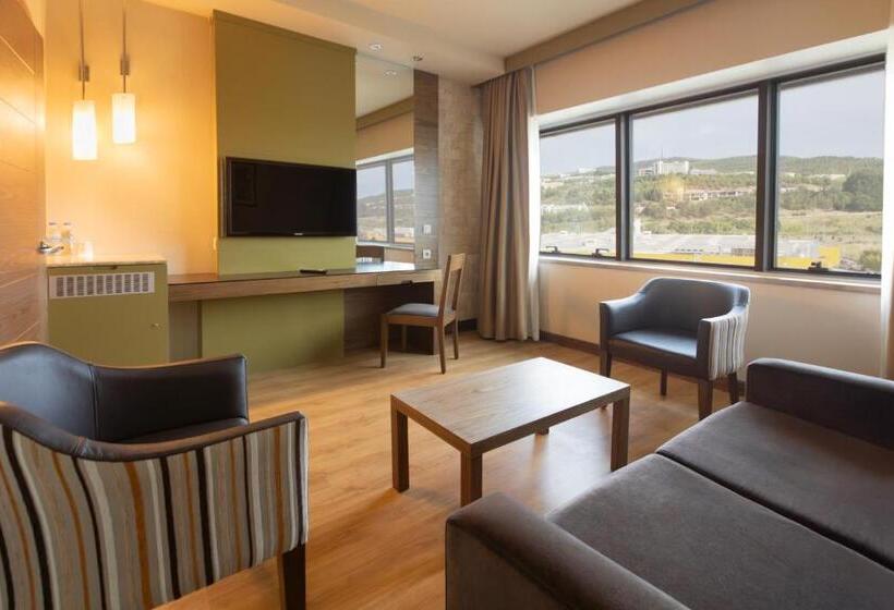 اتاق خانوادگی با چشم‌انداز باغ, Kolin Hotel Spa & Convention Center