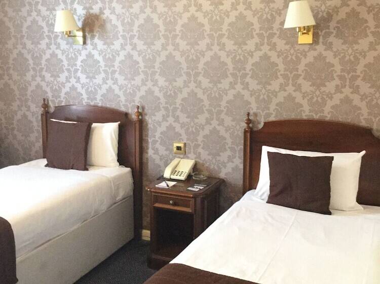 اتاق استاندارد, Ramada By Wyndham Crawley Gatwick