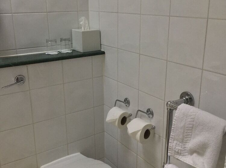 اتاق استاندارد, Ramada By Wyndham Crawley Gatwick