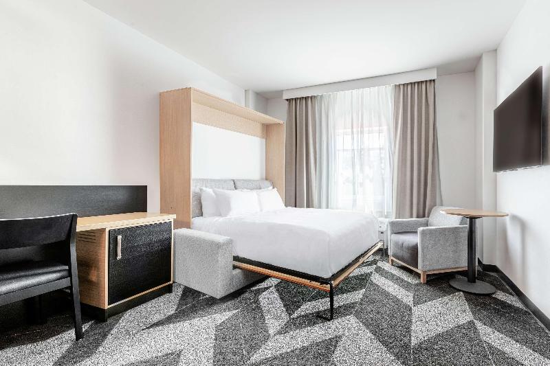 سوئیت با چشم‌انداز زمین گلف, Doubletree By Hilton Quebec Resort
