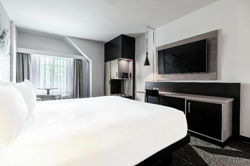 اتاق استاندارد با تخت بزرگ, Doubletree By Hilton Quebec Resort