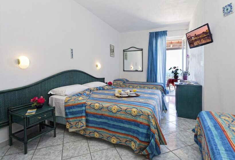 Четырехместный Номер Стандарт, Parco Residence La Rosa