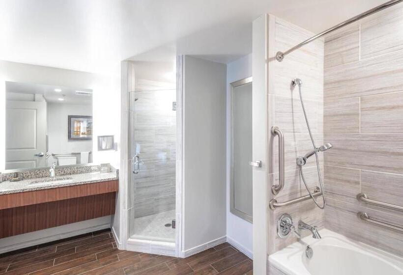 חדר סטנדרט מותאם לאדם עם מוגבלויות, Auburn Marriott Opelika Resort & Spa At Grand National