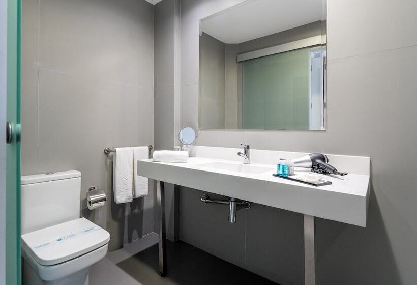Quarto Triplo Deluxe, Caserio