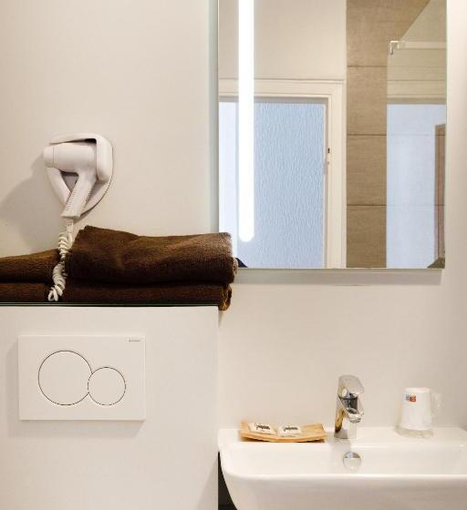 חדר סטנדרט לשלושה, Hôtel De L étoile