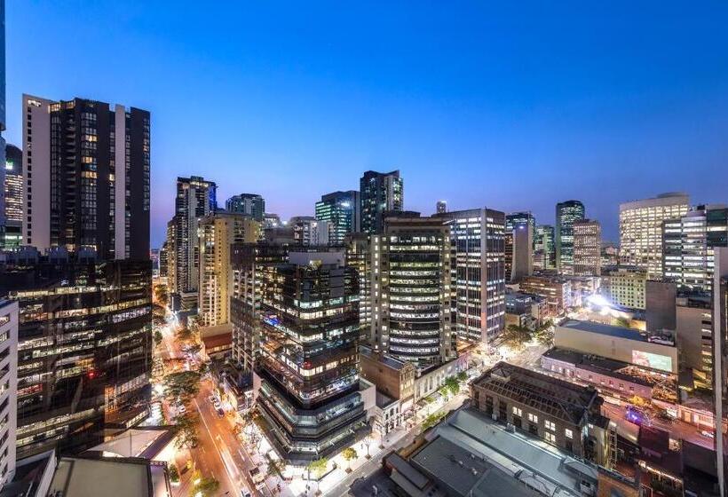2 Bedroom Apartment with Views, Oaks Brisbane On Felix Suites