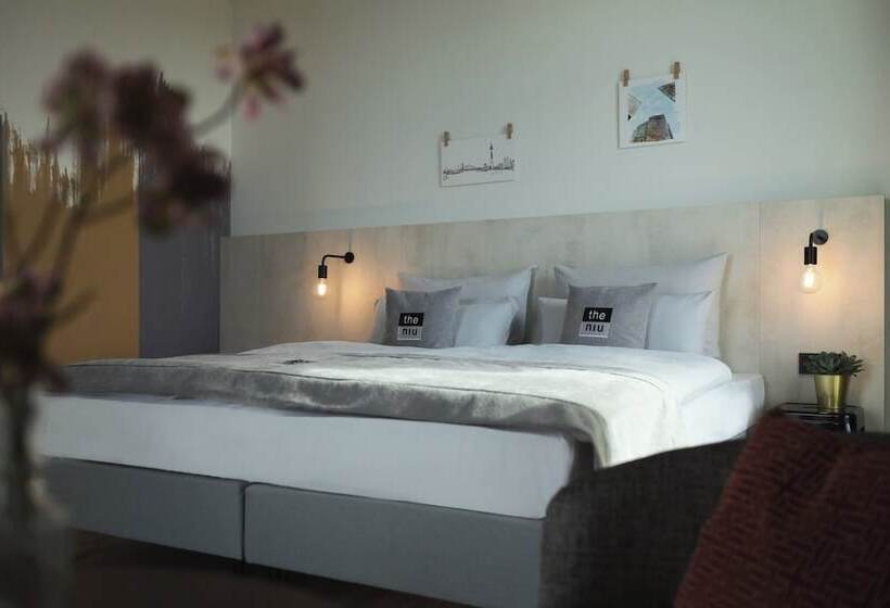 Номер Премиум, Holiday Inn   The Niu Tab Dusseldorf Main Station, An Ihg