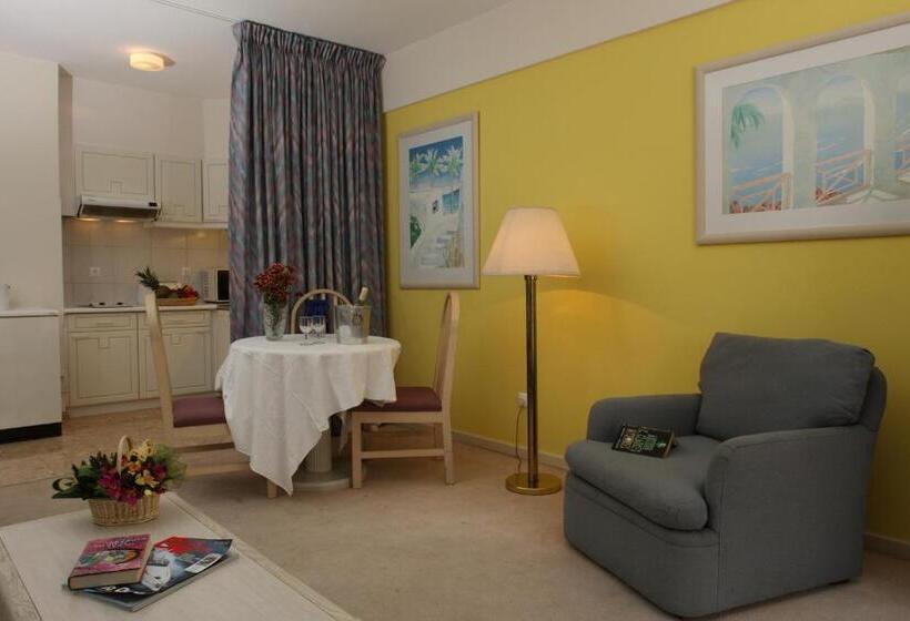 주니어 스위트, Canico Bay Apartments