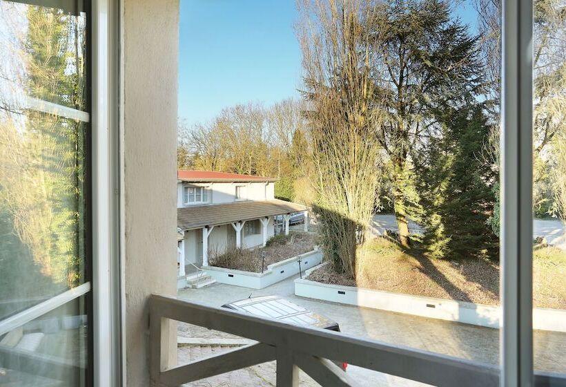 Номер Стандарт, Hob Le Cheval Blanc   Marne La Vallée