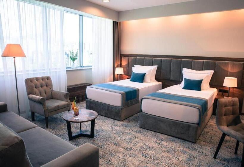 اتاق لوکس, Radon Plaza