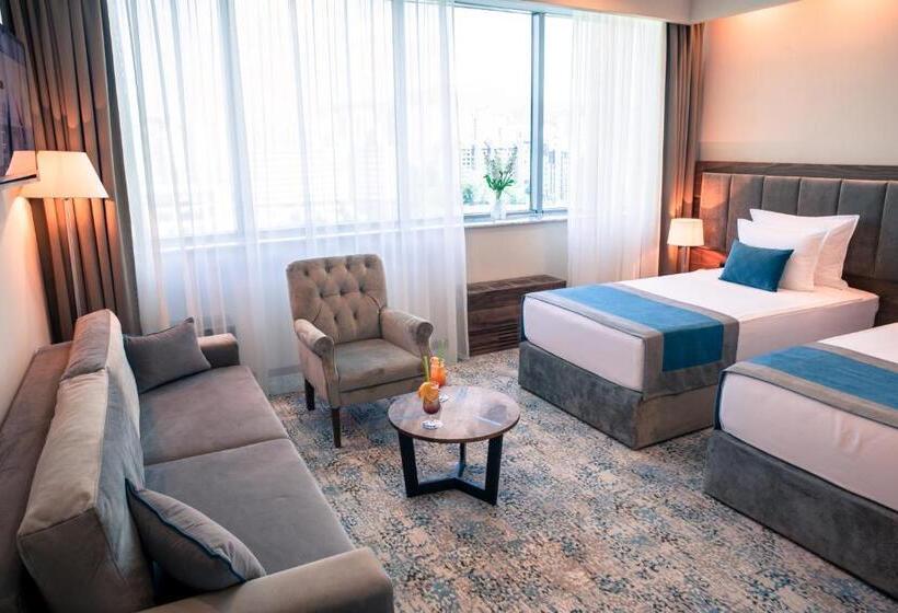 اتاق لوکس, Radon Plaza