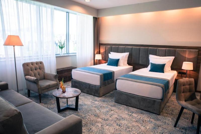 اتاق لوکس, Radon Plaza