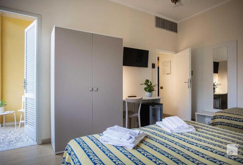 غرفة كلاسيكية ثلاثية, Venezia