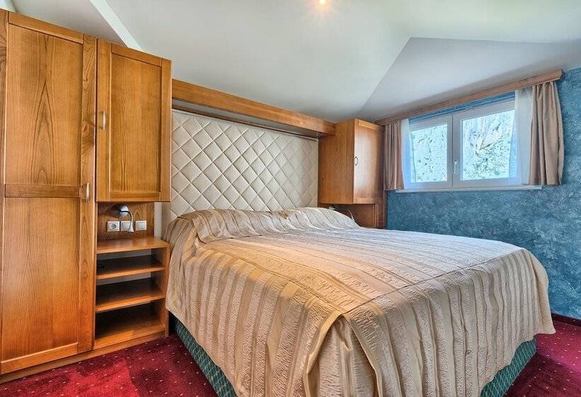 سوئیت با چشمانداز رودخانه, Villa Dvor