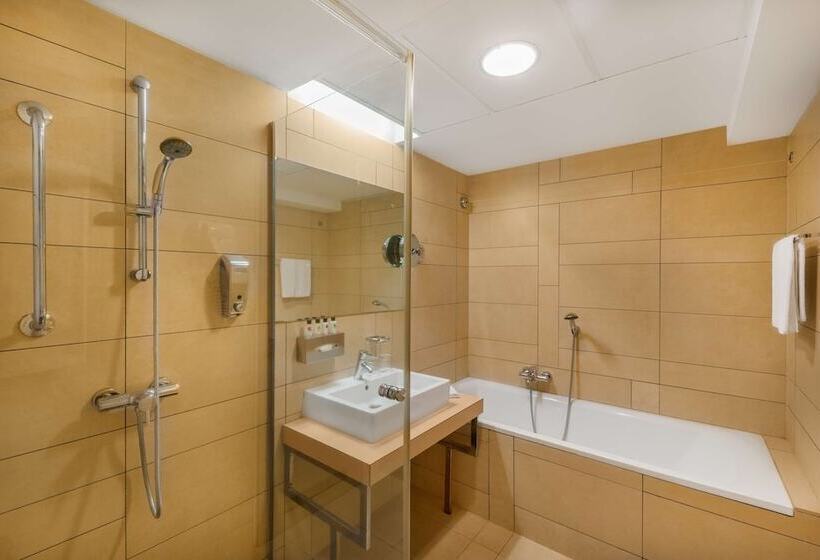 سوییت, Park Inn By Radisson Sarvar Resort & Spa   All Inclusive