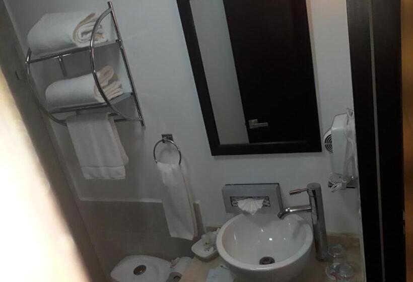 キングサイズベッドのデラックスルーム, Hotel & Suites PF
