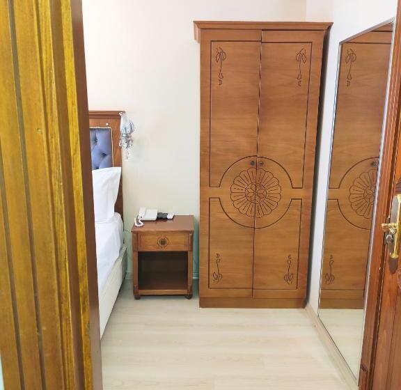 اتاق استاندارد سه نفره, Ala Sofia