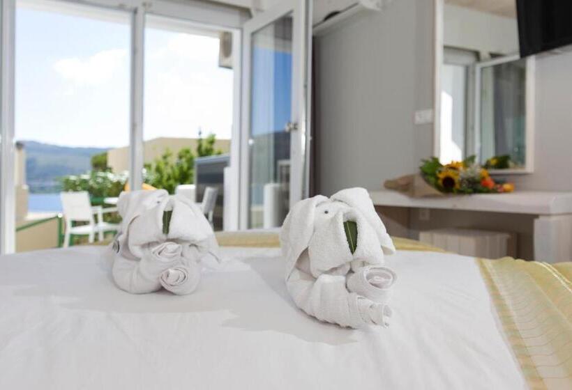 استودیوی استاندارد با چشم‌انداز دریا, Anthemis Hotel Apartments